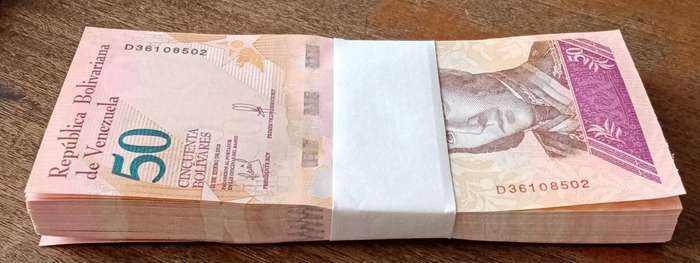 Set of x3 Venezuela 2018 consecutive 50 Bolivares notes