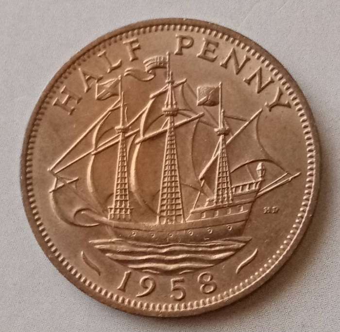 Uncirculated 1959 British 1/2 Penny in a capsule