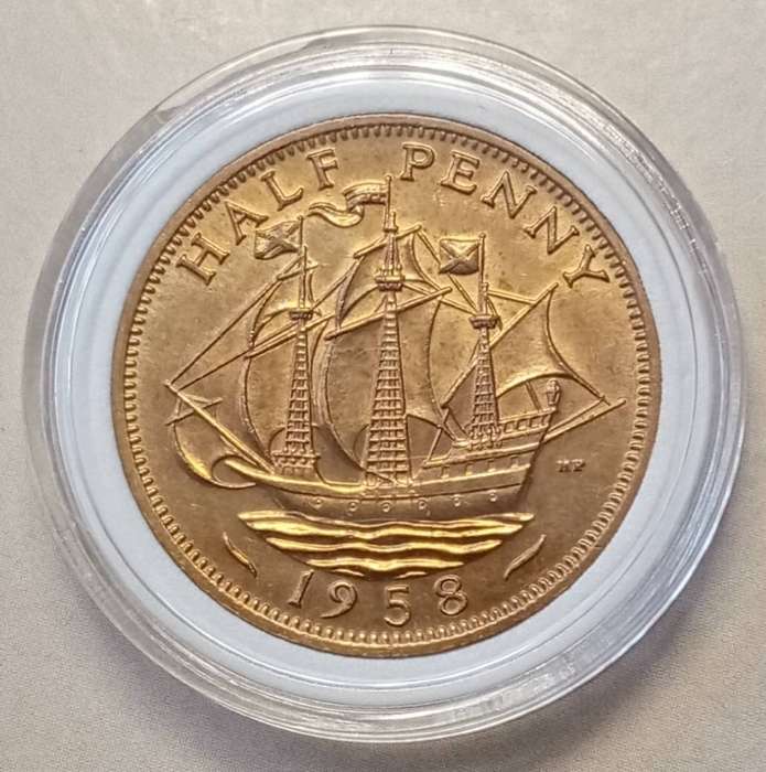 Uncirculated 1959 British 1/2 Penny in a capsule