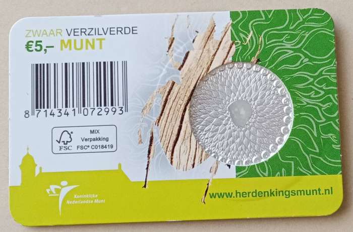 Nice 2011 Netherlands uncirculated 5 Euro in coin card (WWF)