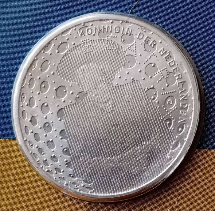 2005 Netherlands uncirculated silver 5 Euro in coin card (60 Years Peace in Europe)