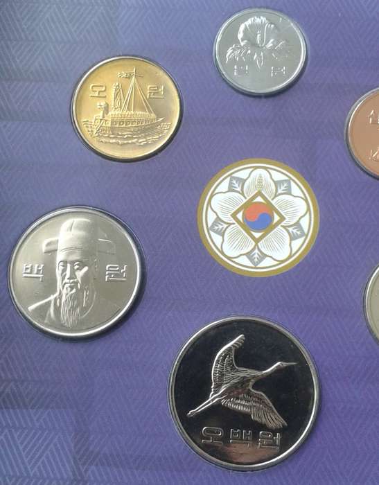 Scarcer 2008 Bank of Korea uncirculated coin set in folder