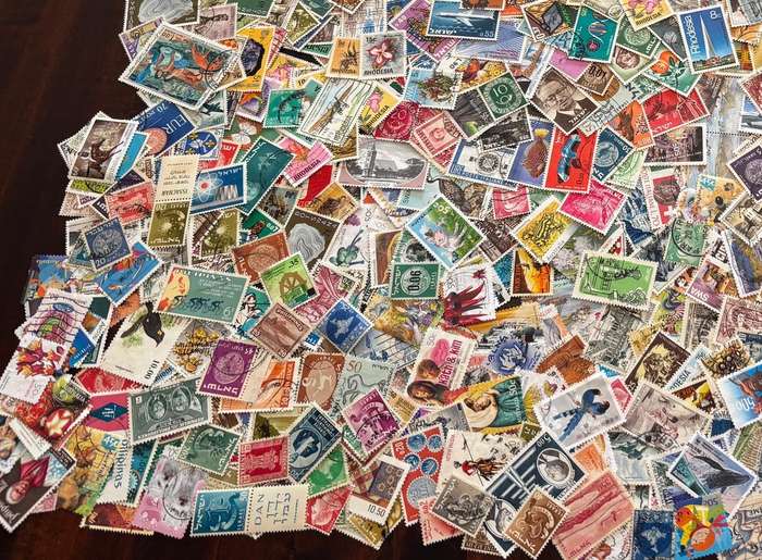 BulkLot Sale - World Mixture, off paper stamps (1000 Stamps). Lots of stamps.