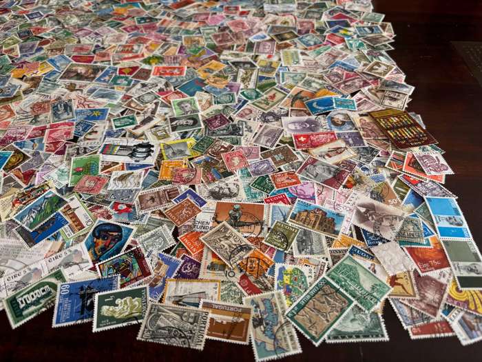 BULKLOT SALE -  EUROPE  Mixture, off paper stamps (1060 Stamps).