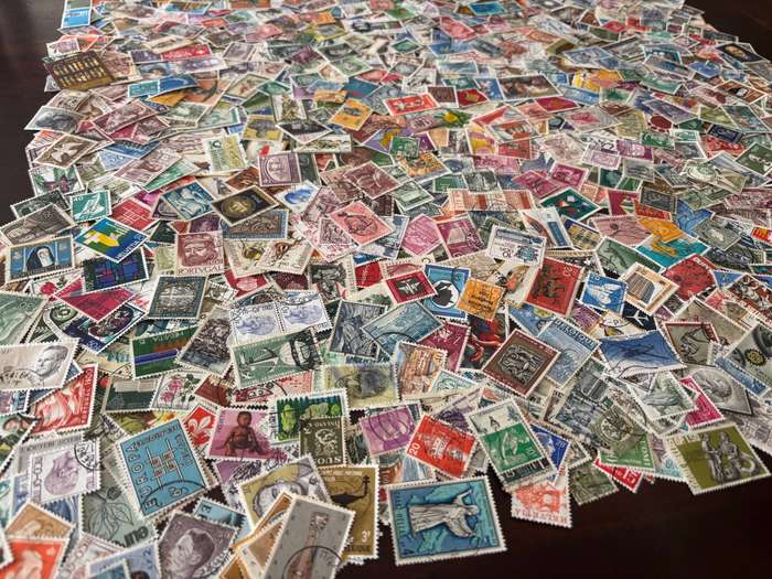 BULKLOT SALE -  EUROPE  Mixture, off paper stamps (1060 Stamps).