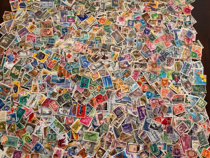 BulkLot Sale - World Mixture, off paper stamps (1000 Stamps). Lots of stamps.