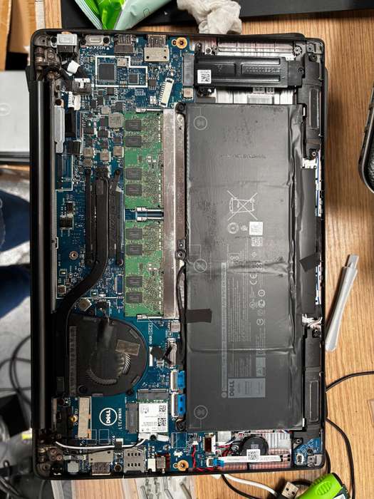 Dell 7400 Laptop