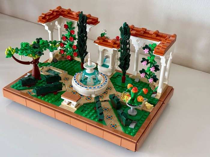 LEGO FOUNTAIN GARDEN 10359
