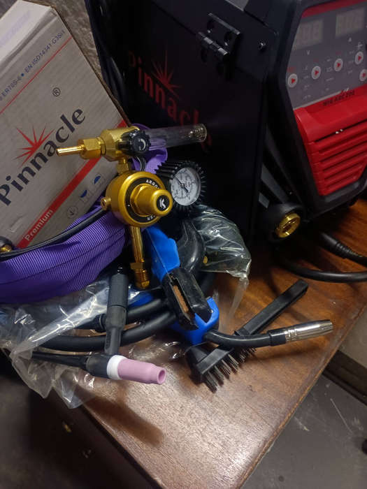 Pinnacle MIG/ARC/TIG 200A