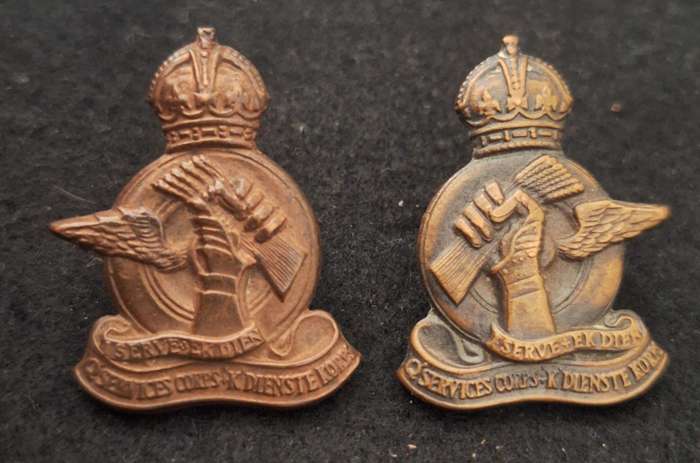 WW2 - Q SERVICES COLLAR BADGES