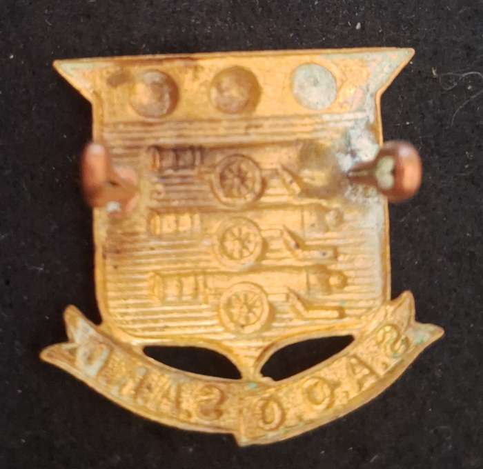 WW2 - SA ORDNANCE CORPS GILDING CAP BADGE - LUGS INTACT