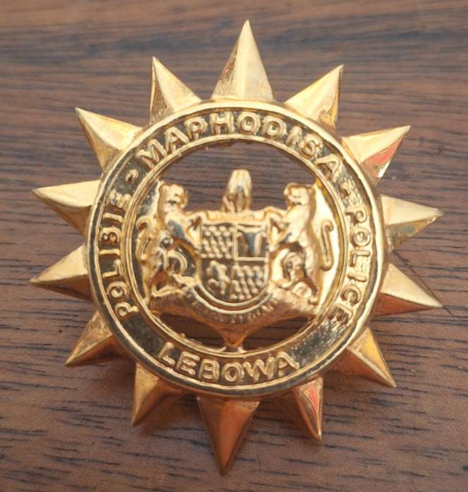 EX HOMELAND - LEBOWA POLICE GILDING CAP BADGE - SCREWS INTACT