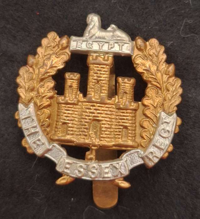 UK - THE ESSEX REGIMENT CAP BADGE - SLIDER INTACT
