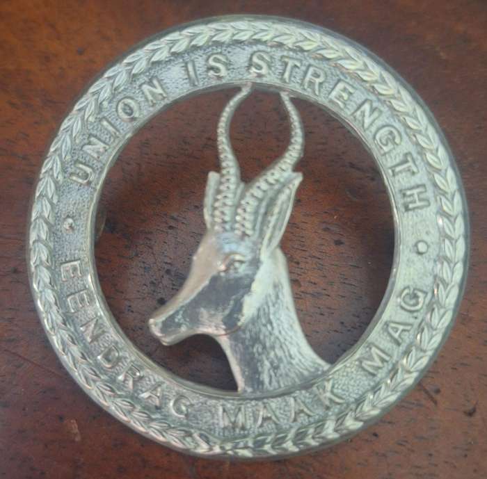 SA SCHOOL CADETS CAP BADGE (1927-1951) - LUGS INTACT