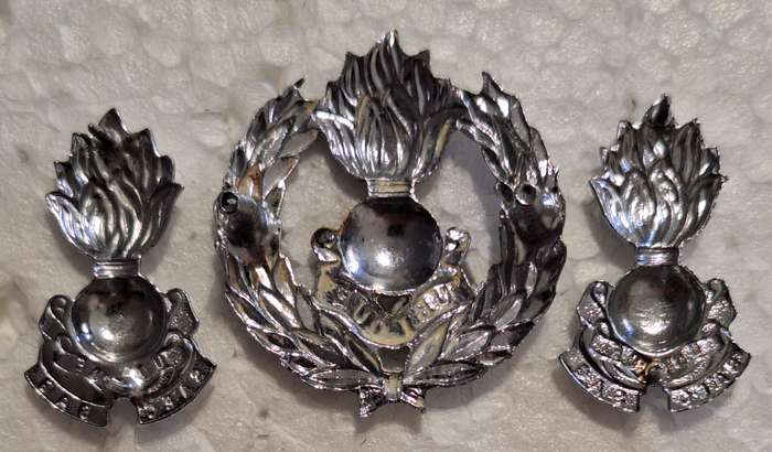 SADF - ENGINEER CORPS CAP AND COLLAR BADGES SET - SCREWS AND PINS INTACT