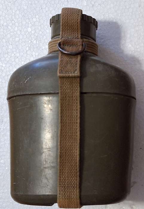 RHODESIA - ARMY WATER BOTTLE (NO WIRE HANDLES ON THE CUP)