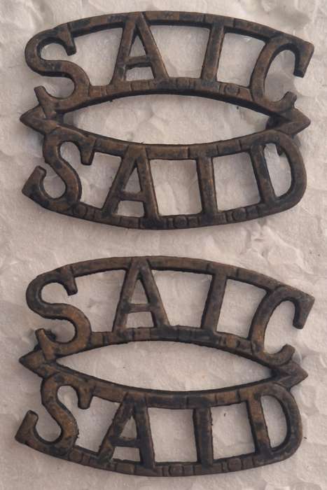 SAUDF - SAIC / SAID (INSTRUCTIONAL CORPS) SHOULDER TITLE PAIR.