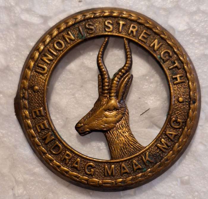 WW2 ERA SA INFANTRY CAP BADGE - LUGS INTACT