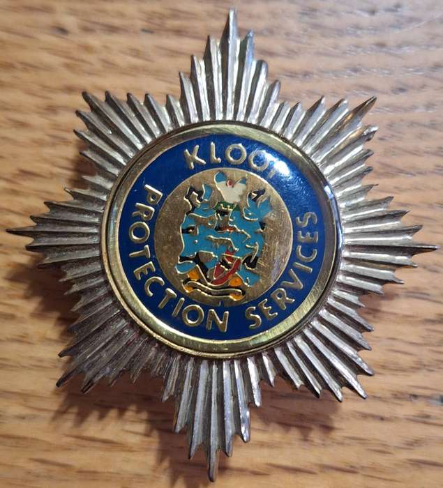 KLOOF PROTECTION SERVICES CAP BADGE - PINS INTACT
