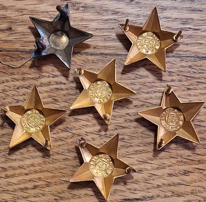 LOT OF SADF GILDING OFFICERS RANK PIPS - LUGS / PINS INTACT