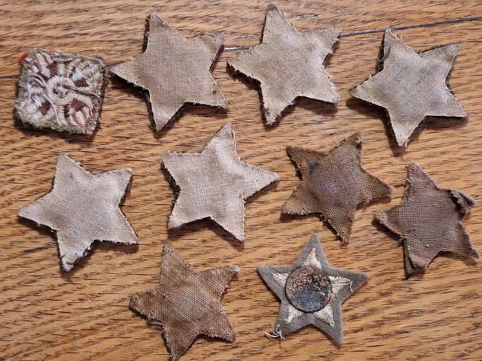 LOT OF SAUDF GILDING OFFICERS RANK PIPS - EMBROIDERED