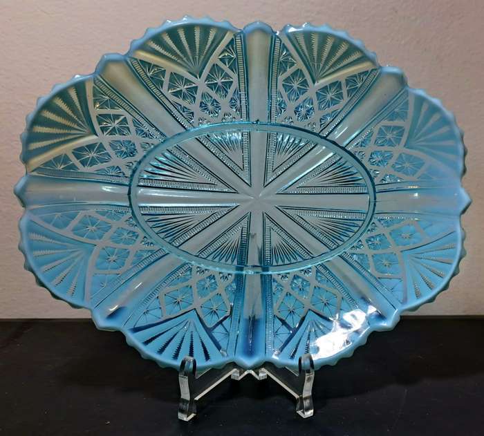 Exquisite Davidson 1900 Victorian Blue Pearline Glass 'Lords & Ladies' Bowl