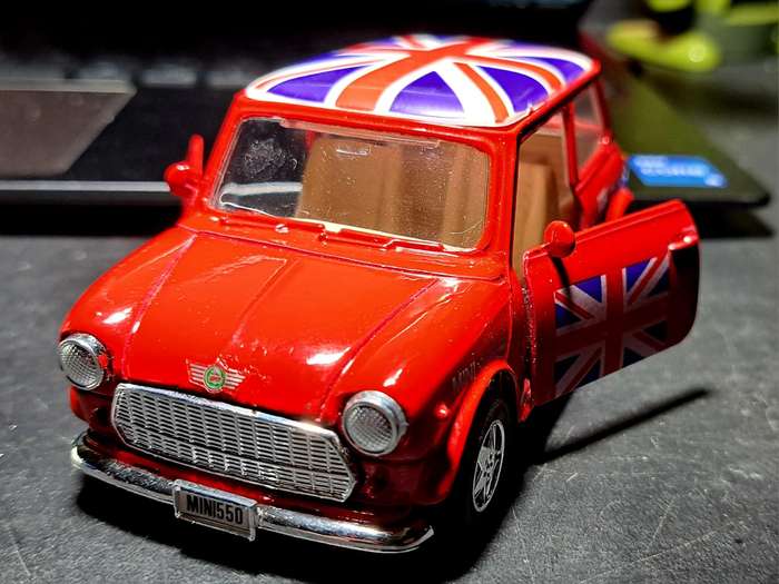 Original UK souvenir - British John Cooper Mini - Die cast 1.43