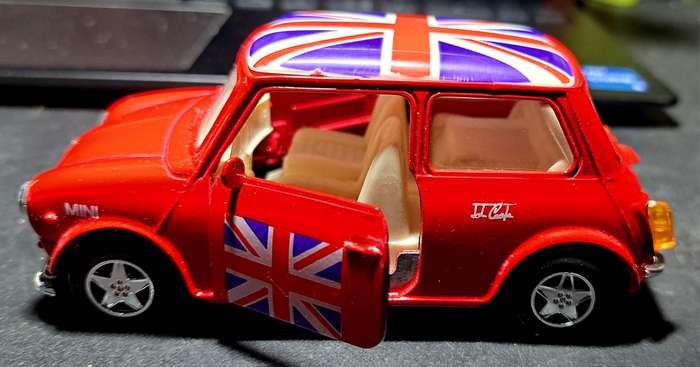 Original UK souvenir - British John Cooper Mini - Die cast 1.43