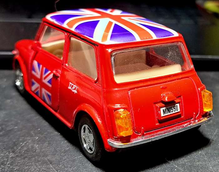 Original UK souvenir - British John Cooper Mini - Die cast 1.43