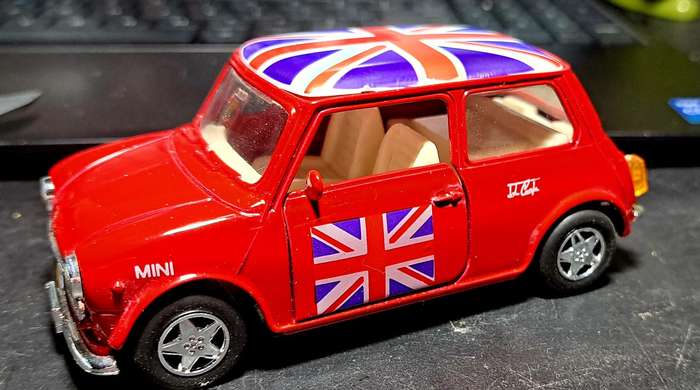 Original UK souvenir - British John Cooper Mini - Die cast 1.43