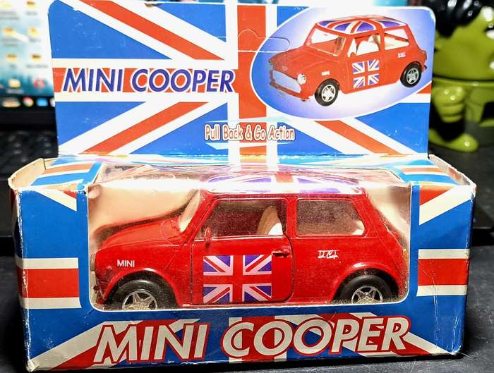 Original UK souvenir - British John Cooper Mini - Die cast 1.43