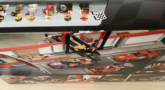 LEGO® Speed Champions - Ferrari Ultimate Garage (75889)