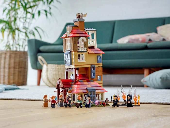 LEGO® Harry Potter - Attack on the Burrow (75980)