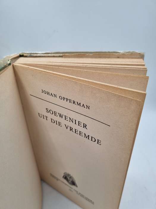 Soewenier uit die Vreemde by Johan Opperman
