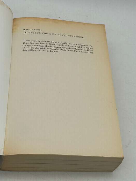 Laurie Lee: The Well-Loved Stranger by Valerie Grove
