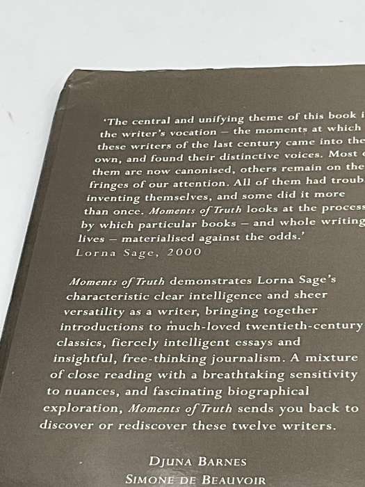 Moments of Truth: Twelve Twentieth-Century Women Writers by Lorna Sage
