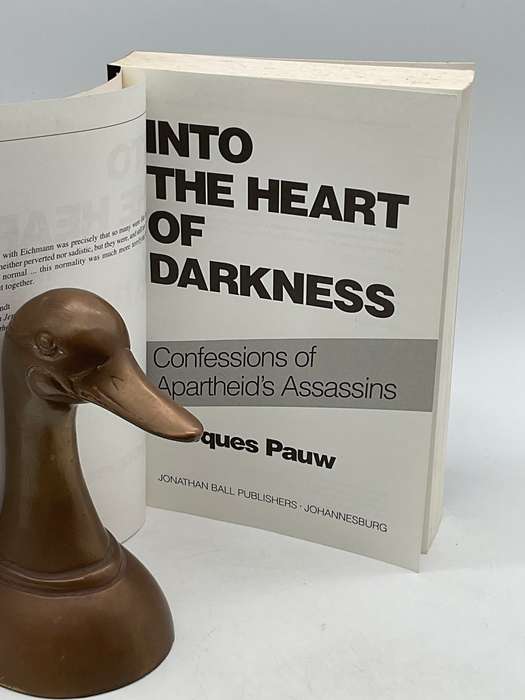 Into the Heart of Darkness: Confessions of Apartheid's Assassins - Jacques Pauw