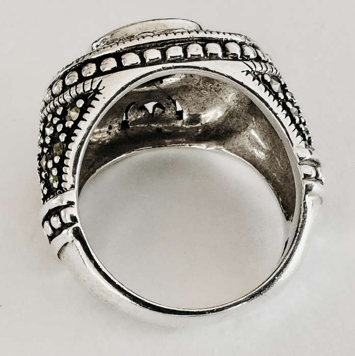 HEAVY, INTRICATE DETAIL STERLING SILVER NATURAL BLACK ONYX & MARCASITE SIGNET RING