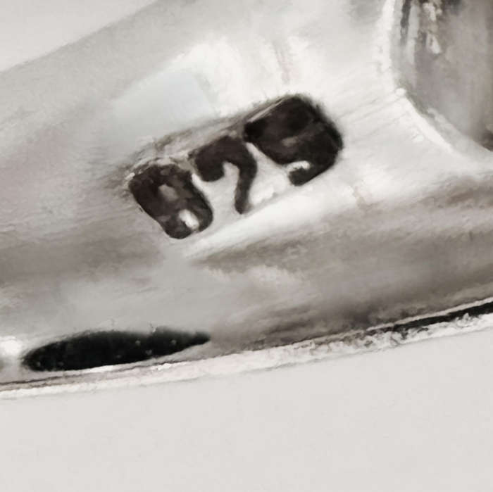 HEAVY, INTRICATE DETAIL STERLING SILVER NATURAL BLACK ONYX & MARCASITE SIGNET RING