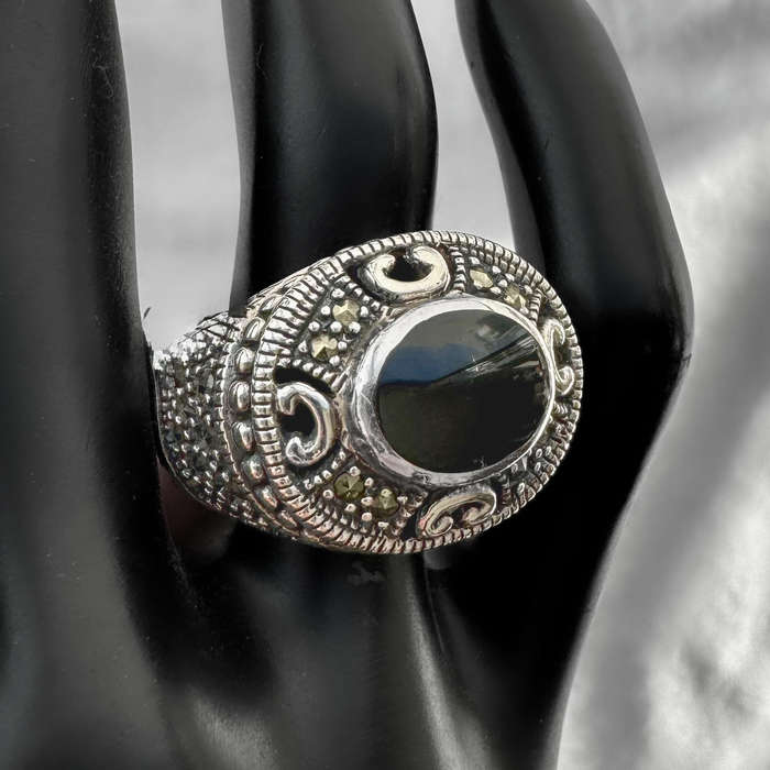 HEAVY, INTRICATE DETAIL STERLING SILVER NATURAL BLACK ONYX & MARCASITE SIGNET RING