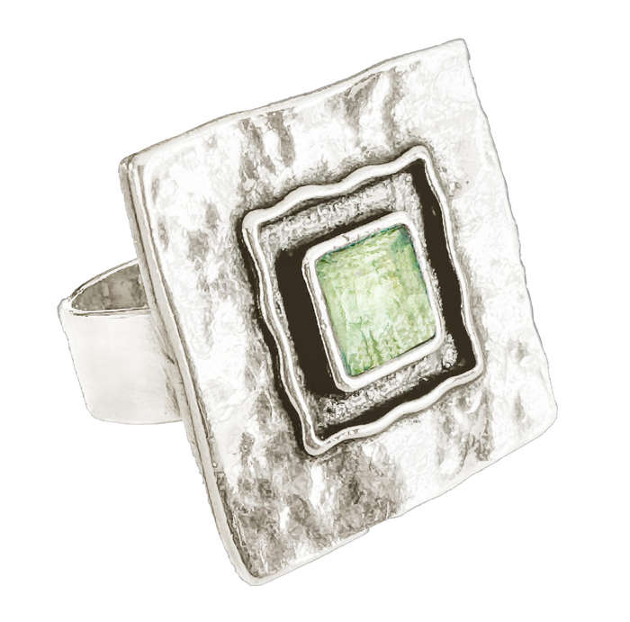 UNUSUAL HANDCRAFTED PERIDOT STERLING SILVER RING. Hand Hammered feature