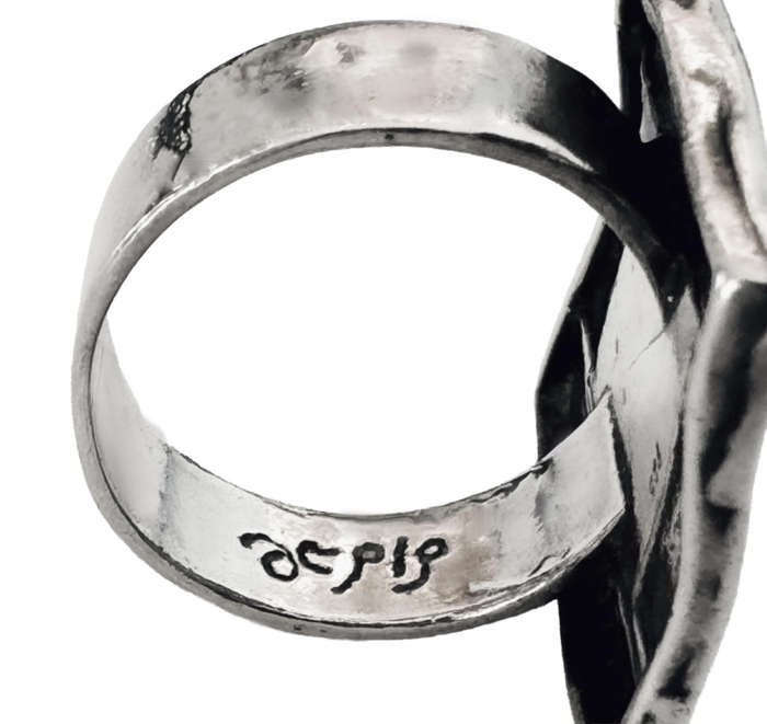 UNUSUAL HANDCRAFTED PERIDOT STERLING SILVER RING. Hand Hammered feature