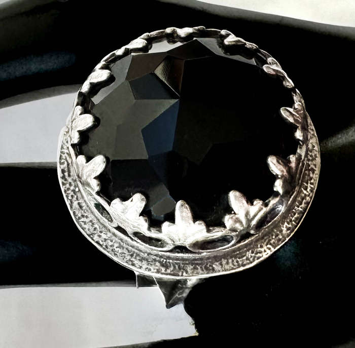 UNUSUAL HANDCRAFTED SOLID STERLING SILVER EARTH-MINED BLACK ONYX  RING. JEWELLER HALLMARKED