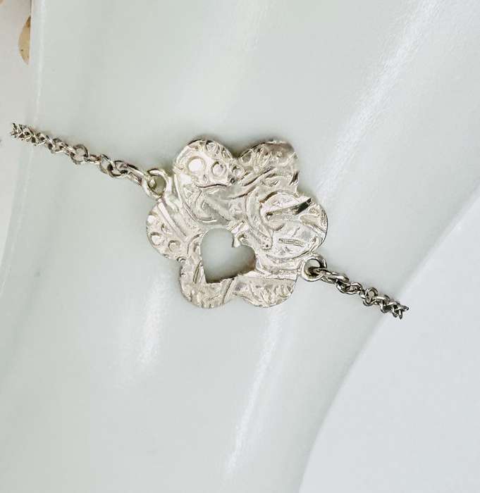 HANDCRAFTED PRETTY STERLING SILVER BRACELET CHAIN WITH PENDANT FEATURE - HEART KEYHOLE DESIGN