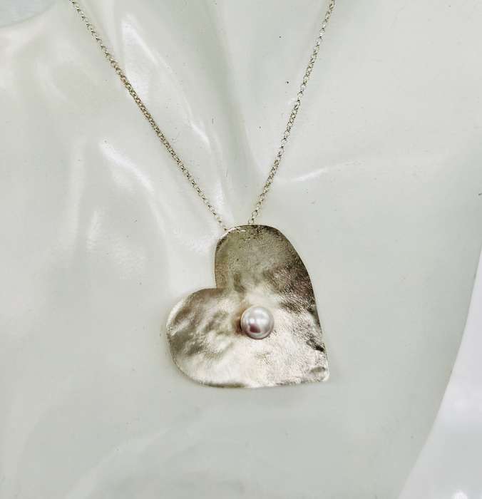 HANDCRAFTED SOLID STERLING SILVER ORGANIC LILY-SHAPED PENDANT WITH NATURAL PEARL