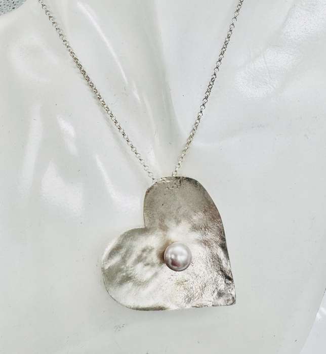 HANDCRAFTED SOLID STERLING SILVER ORGANIC LILY-SHAPED PENDANT WITH NATURAL PEARL