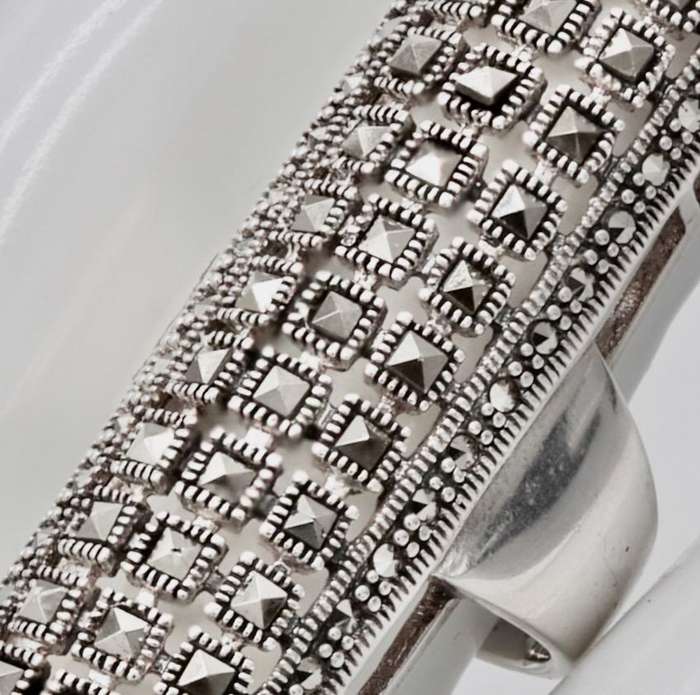 DRAMATIC NATURAL MARCASITE SOLID STERLING SILVER RING. 5,5 cm Long