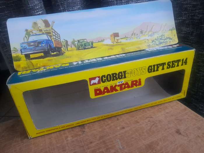 CORGI   REPRODUCTION Daktari Giant gift set