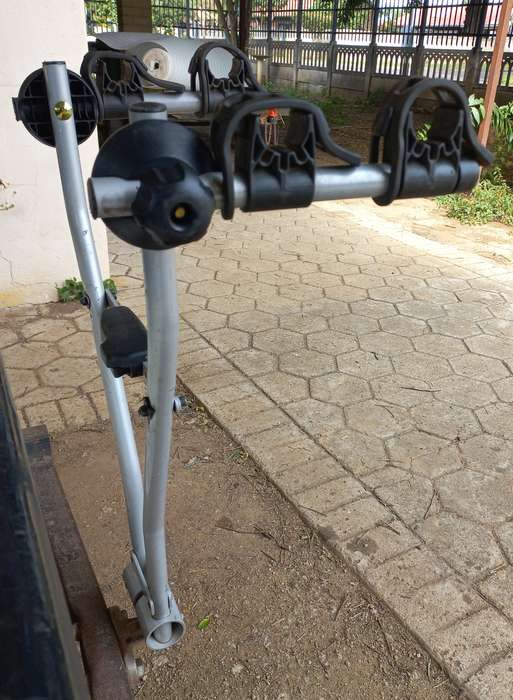 Thule bicycle carrier for automotives - towbar-ball mount - takes 2x cycles - see photos