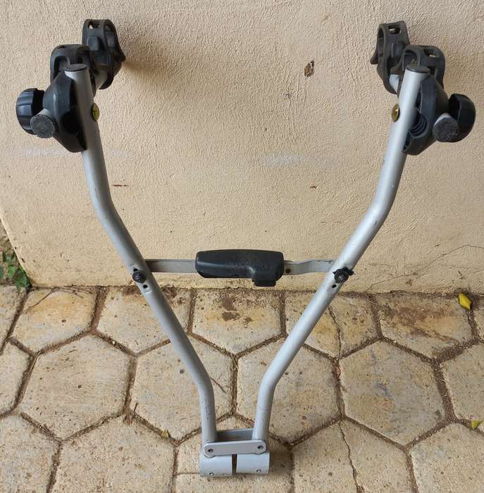 Thule bicycle carrier for automotives - towbar-ball mount - takes 2x cycles - see photos